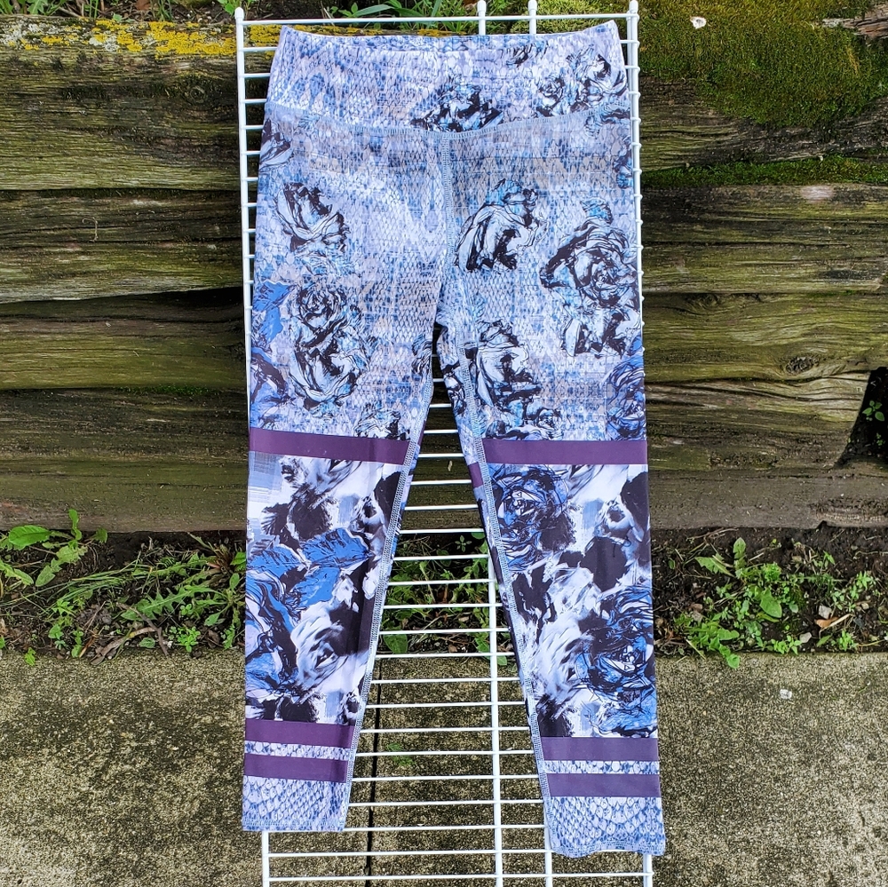 EVOLUTION AND CREATION Active Capris Size Medium